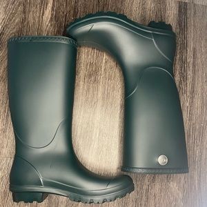 NWOT Ugg Shelby MatteTall Olive Rain Boots Size 8